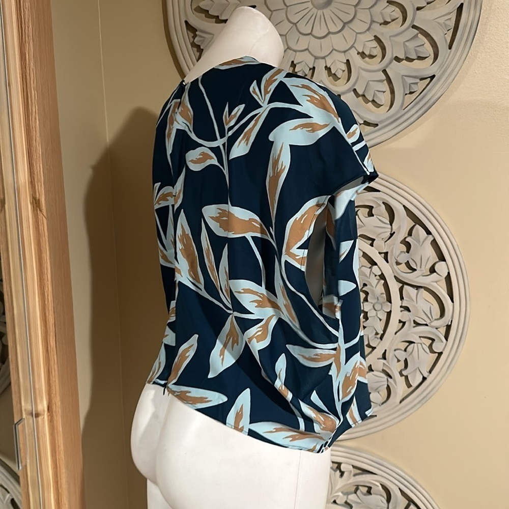 Banana Republic Factory Teal and Beige Leaf Print Silky top - Picture 4 of 8